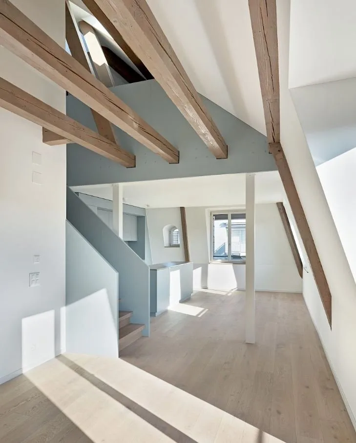 Moderne und helle Attikawohnung nahe Kreuzplatz – Foto 2 von 7