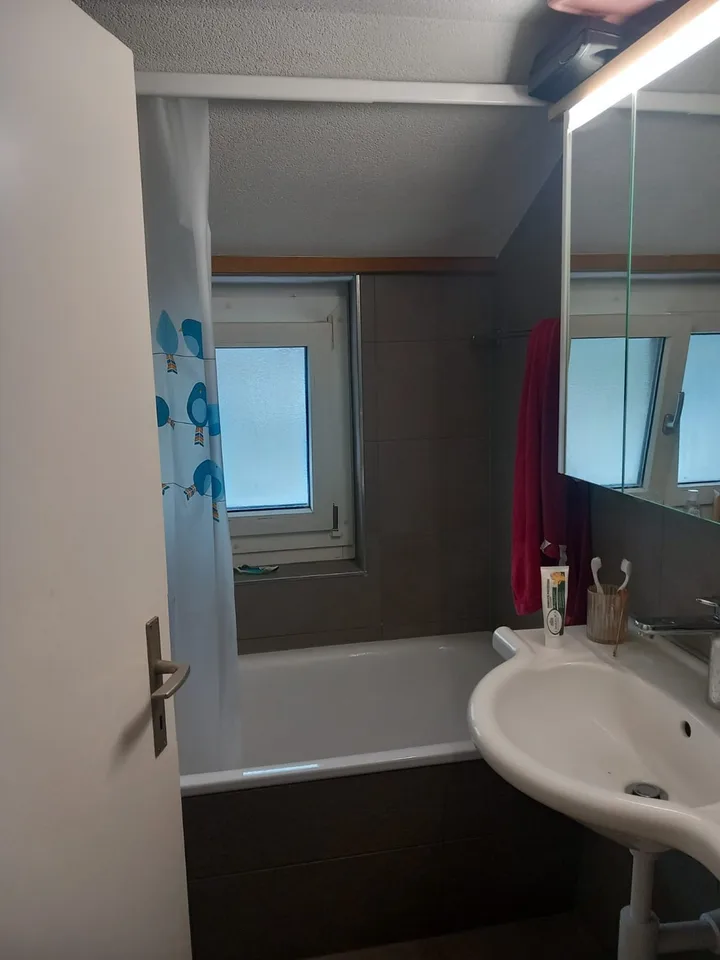 Charmante, ruhige 3 -Zimmer-Wohnung mit Seesicht
