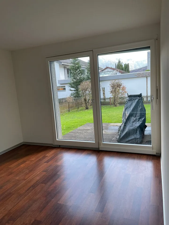 Schöne 3½-Zimmer-Wohnung mit Gartensitzplatz in Glarus