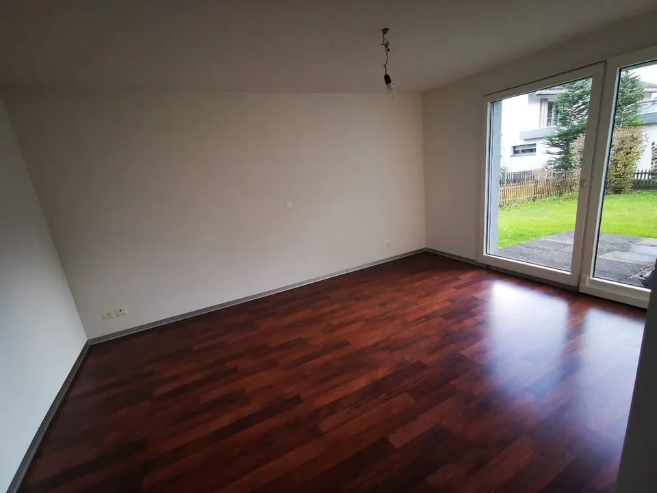 Schöne 3½-Zimmer-Wohnung mit Gartensitzplatz in Glarus