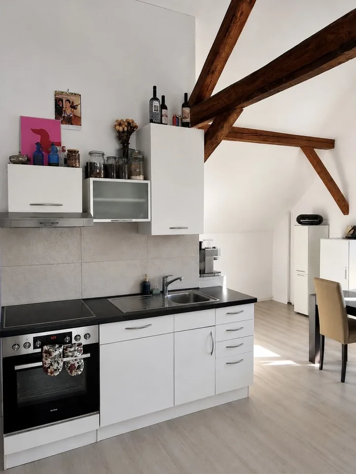 110 m² Dachwohnung für CHF 1’650 – teilmöbliert