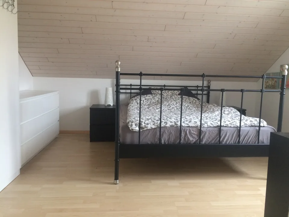 Kleine 2.5-Zimmer-Dachwohnung im 3. Stock ohne Lift und ohne Balkon