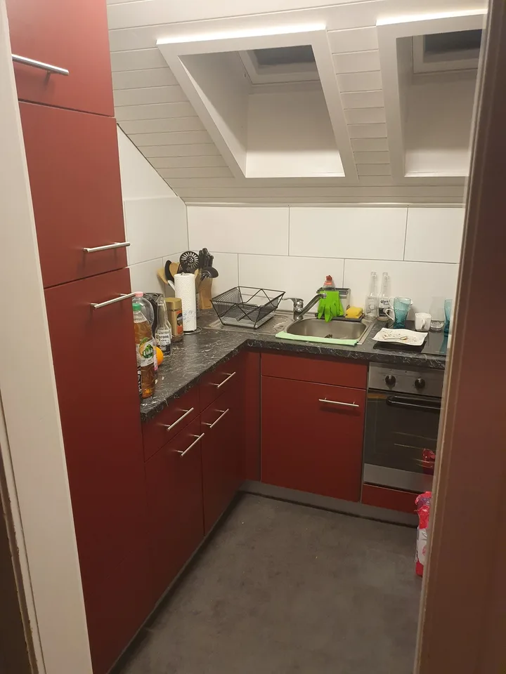 Kleine 2.5-Zimmer-Dachwohnung im 3. Stock ohne Lift und ohne Balkon