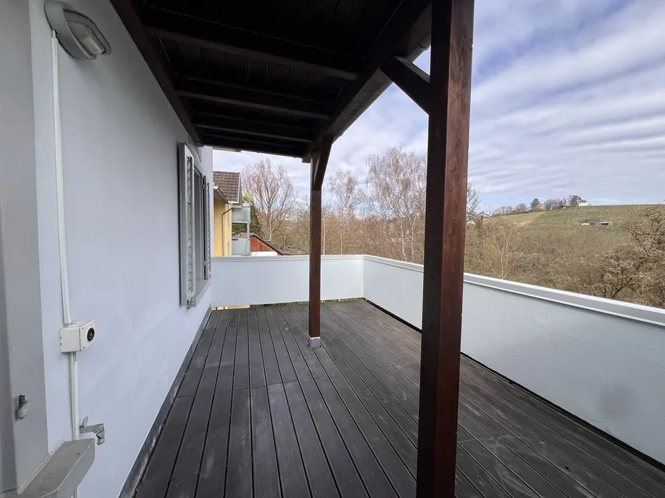 3-Zimmer-Wohnung mit Blick auf den Rhein inkl. Parkplatz und Nebenkosten
