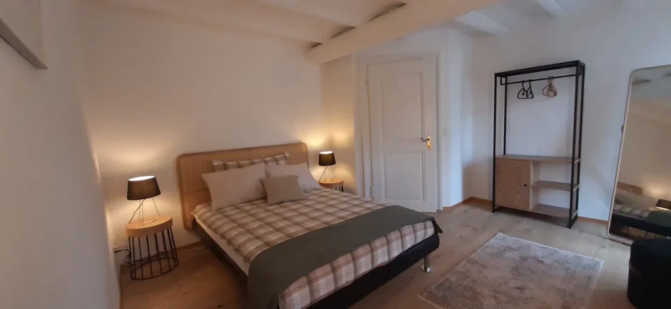 Möblierte 5 ZWG + Wintergarten EG, inkl. Nebenk. + Wifi/TV