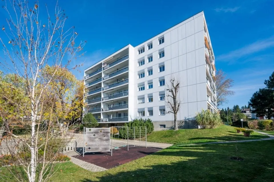 Dreizimmerwohnung im ersten Stock mit Balkon in Epalinges