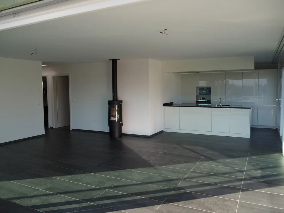 Exklusive, 3.5 Zimmer Wohnung nach Eigentumsstandard mit Sicht auf die Berge