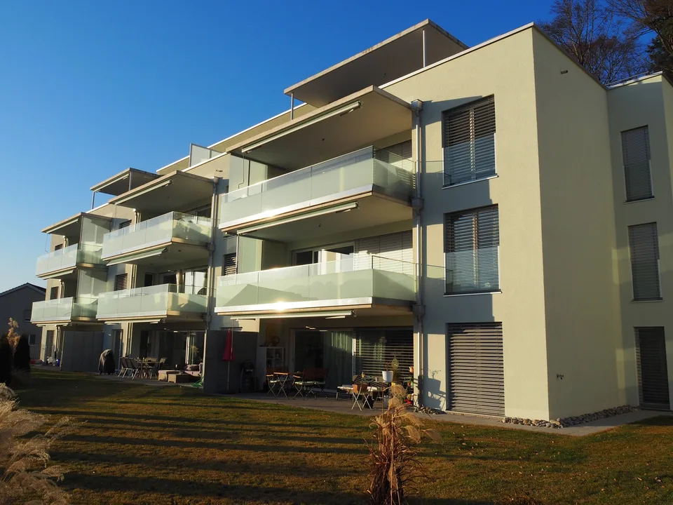 Exklusive, 3.5 Zimmer Wohnung nach Eigentumsstandard mit Sicht auf die Berge