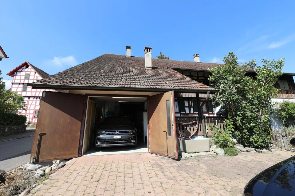 Maison de famille charmante de 5,5 pièces avec jardin, étang et coin salon idyllique