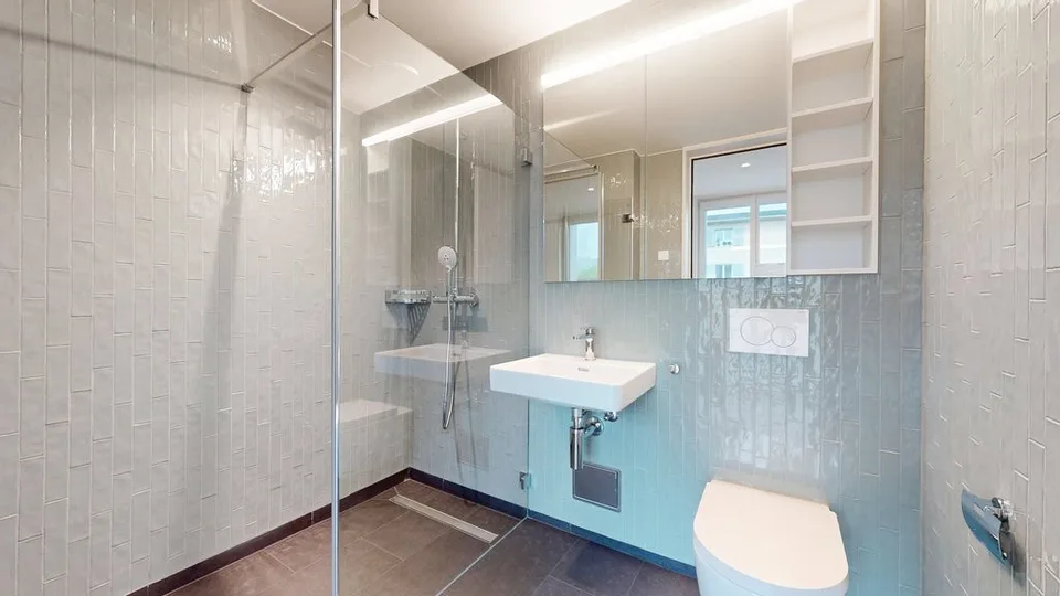 Appartement maisonnette moderne 2 pièces avec balcon à Zürich-Stettbach – photo 4 sur 6