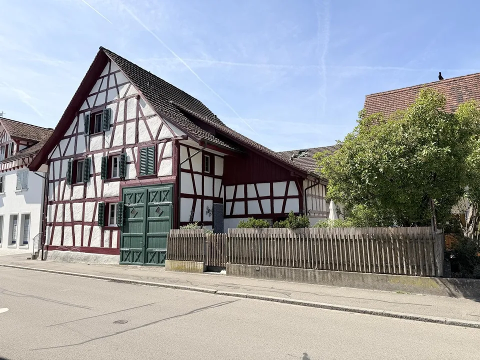 Charmantes Bauern-Riegelhaus im Dorfkern von Rafz