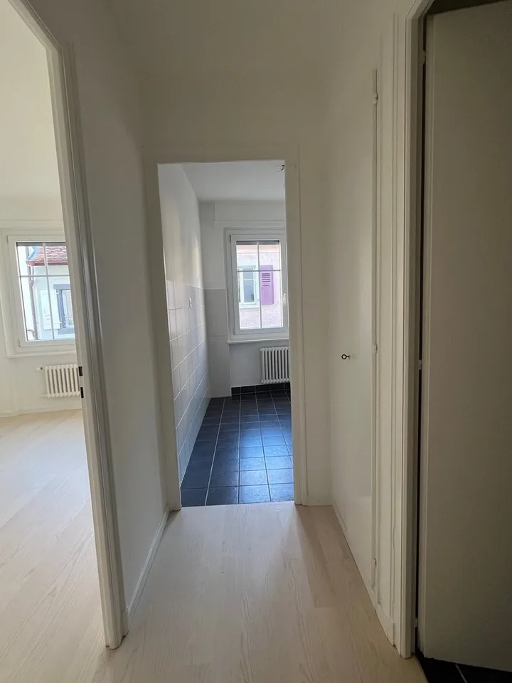 Studio en cours de rafraîchissement à proximité des commodités – foto 4 di 7