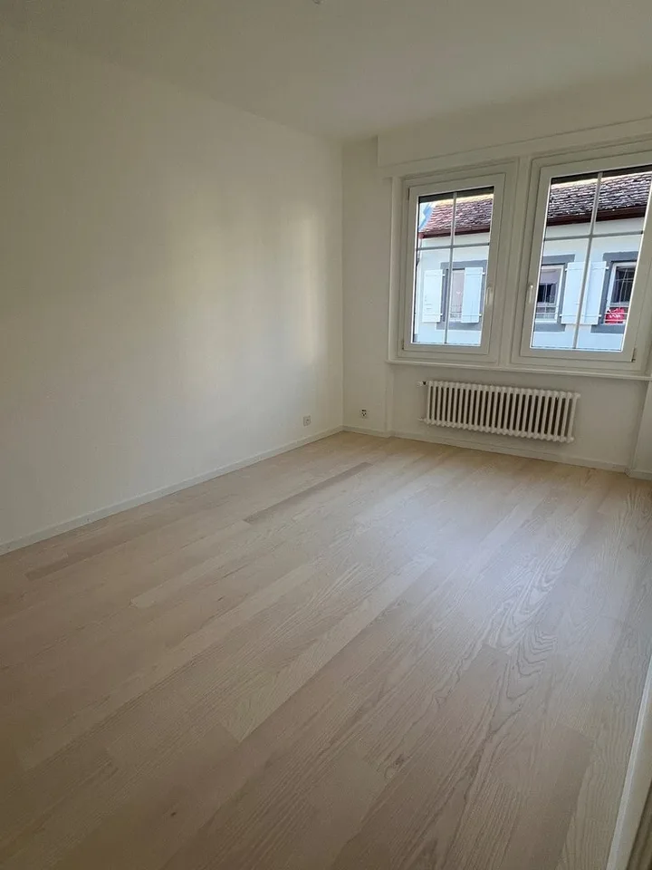 Studio en cours de rafraîchissement à proximité des commodités – foto 3 di 7