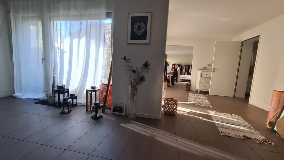 Möblierte 2.5 Zi-Parterre Wohnung mit Garten zentrale Lage – Foto 11 von 18