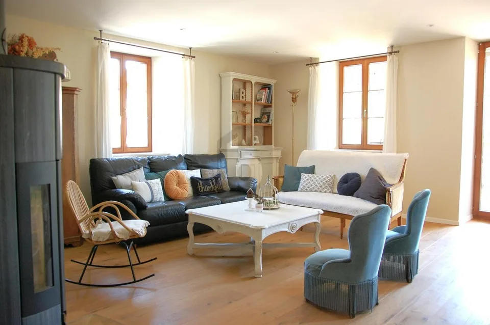 7.5 Zimmer Reihenfamilienhaus in Ballaigues | UrbanHome
