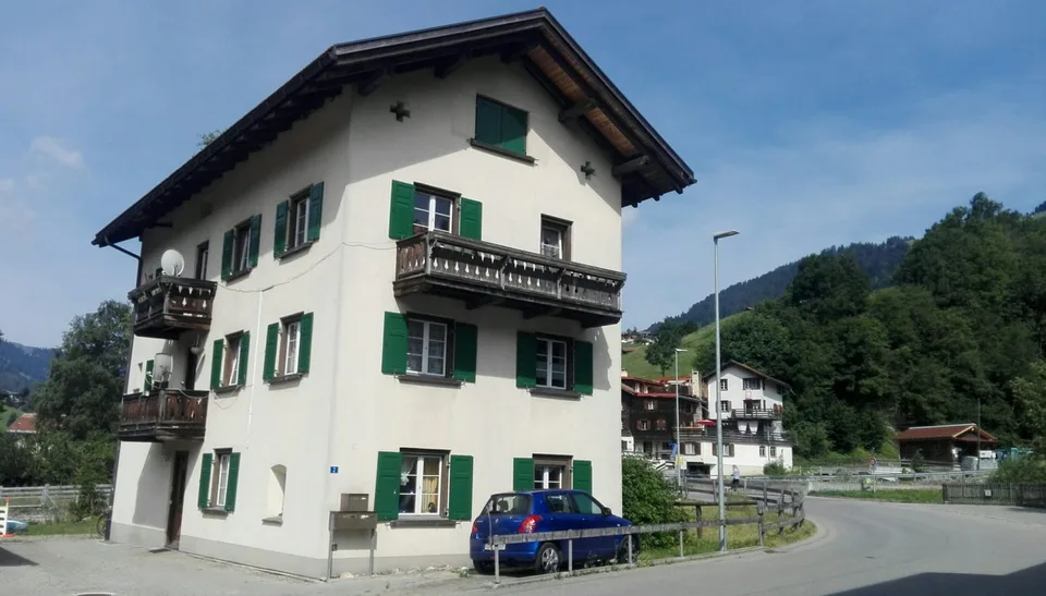 Gemütliche, ruhige 3.5-Zimmer-Altbauwohnung mit Balkon Nahe Bahnhof