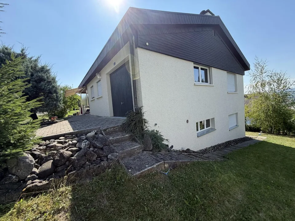 Freistehendes 5.5-Zimmer Einfamilienhaus mit viel Privatsphäre