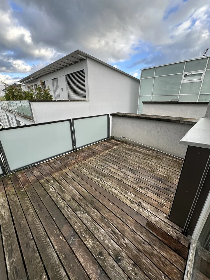 Moderne 3.5-Zimmer-Maisonettewohnung in ruhiger und steuergünstiger Lage (Erstbezug nach Kernsanierung von Küche & Bad)