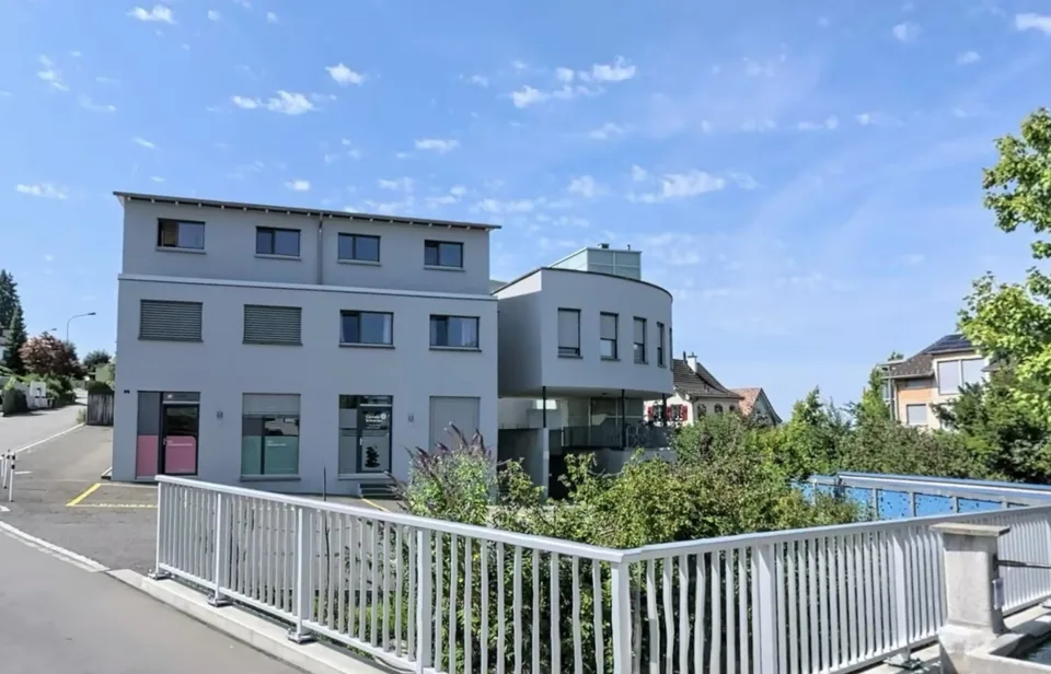 Moderne 3.5-Zimmer-Maisonettewohnung in ruhiger und steuergünstiger Lage (Erstbezug nach Kernsanierung von Küche & Bad)