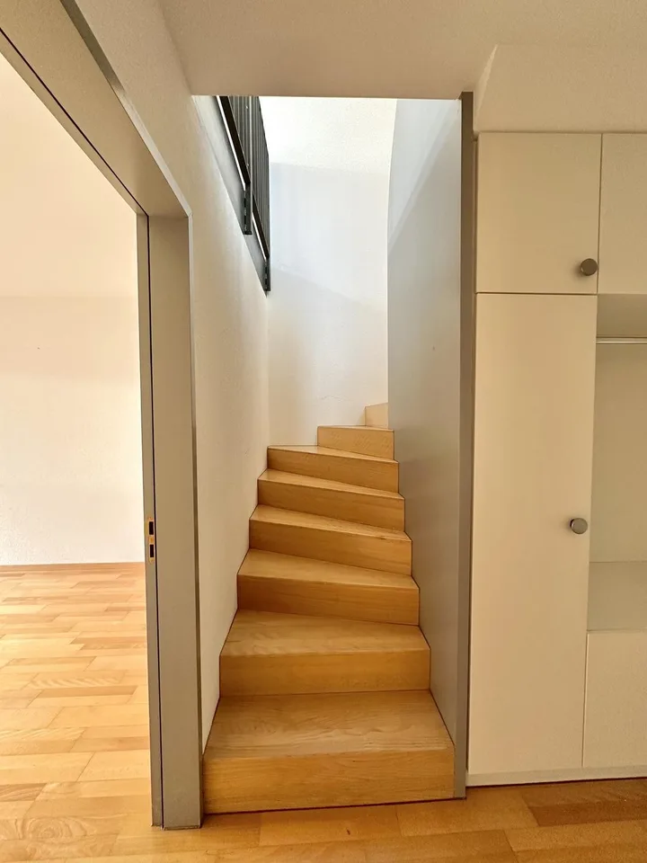Moderne 3.5-Zimmer-Maisonettewohnung in ruhiger und steuergünstiger Lage (Erstbezug nach Kernsanierung von Küche & Bad)