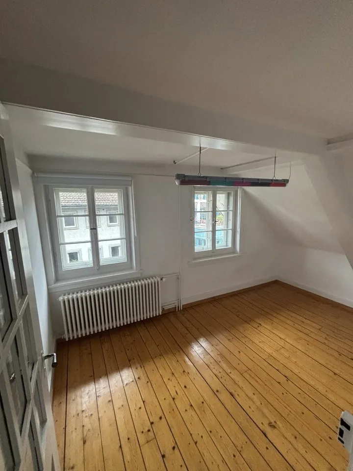 WG-Zimmer im Zentrum von Küsnacht ZH ab dem 01.10.2026 zu vermieten.