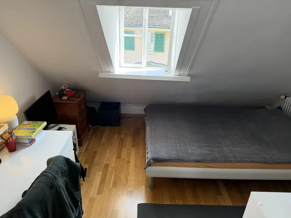 WG-Zimmer im Zentrum von Küsnacht ZH ab dem 01.10.2026 zu vermieten.