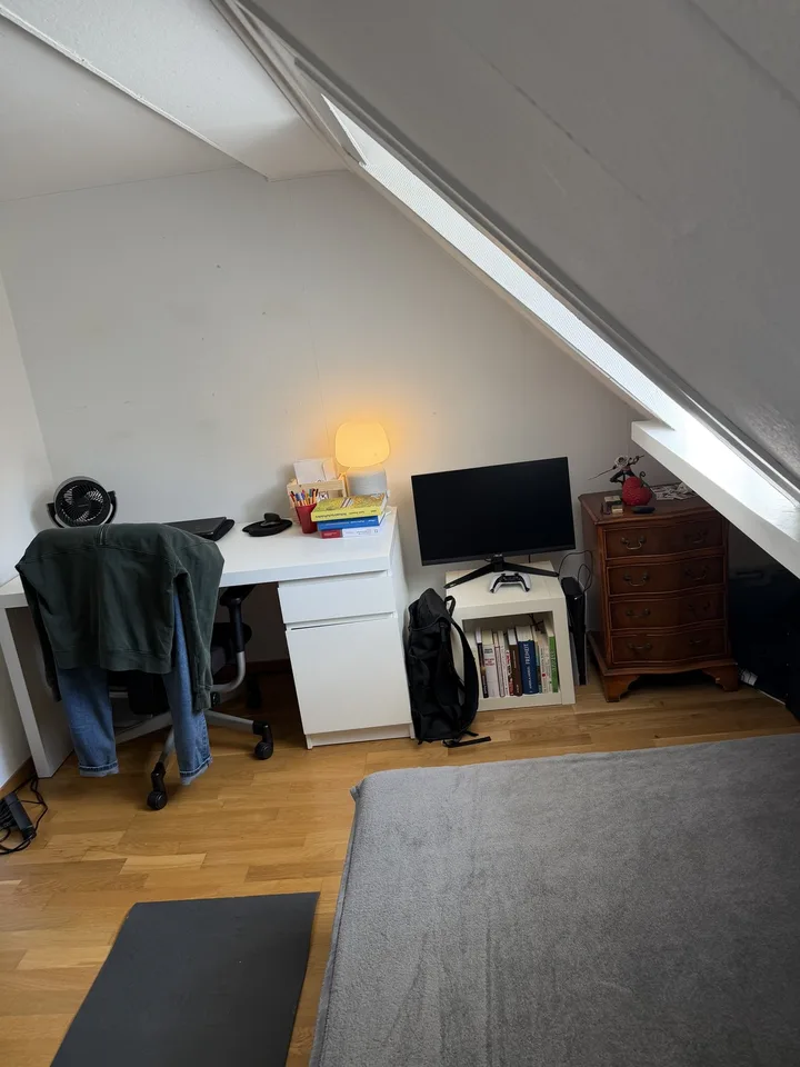 WG-Zimmer im Zentrum von Küsnacht ZH ab dem 01.10.2026 zu vermieten.
