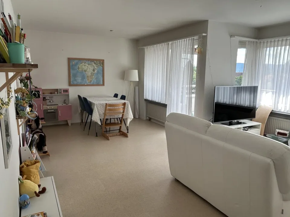 3,5 bedroom flat fully furnished in Oberengstringen TEMPORARY