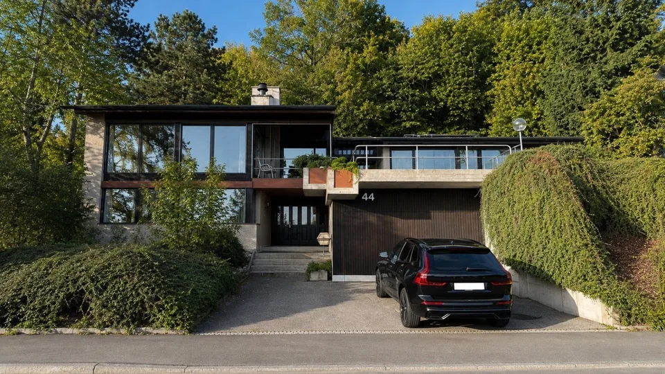 Repräsentative Villa mit Pool und traumhafter Aussicht in Ittigen