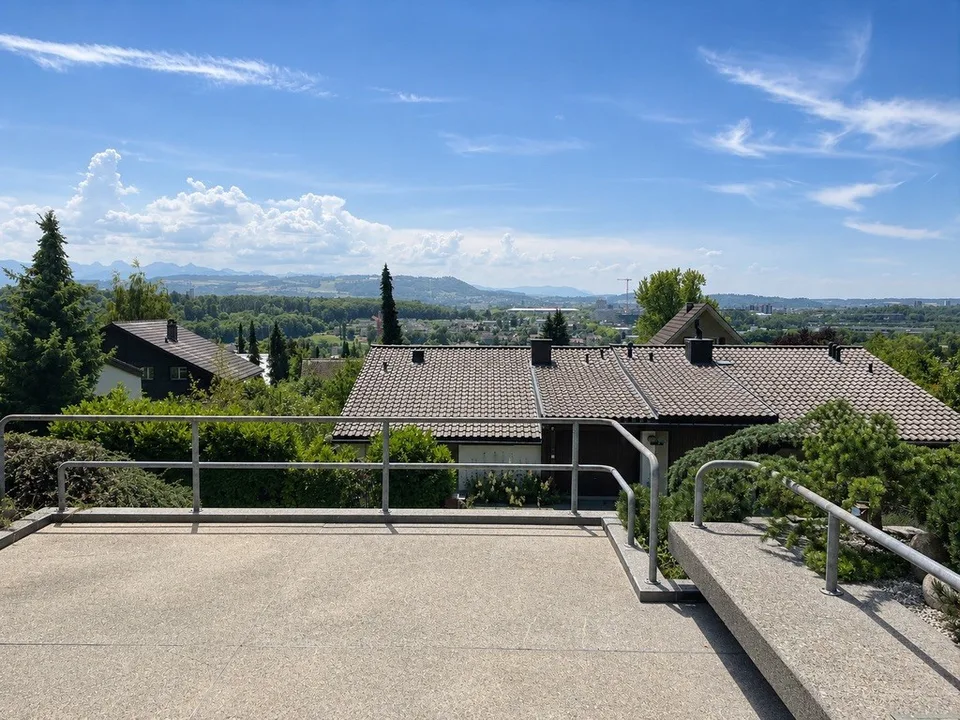 Repräsentative Villa mit Pool und traumhafter Aussicht in Ittigen