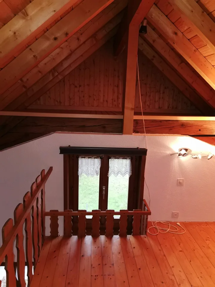 Grand studio 60 m² avec mezzanine, Neyruz (FR)