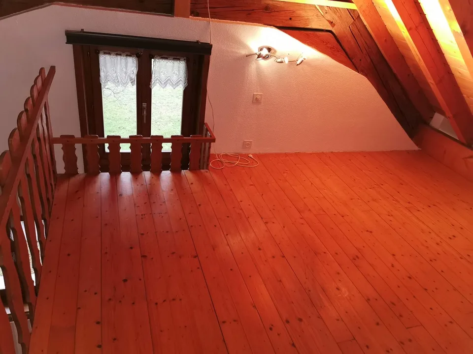 Grand studio 60 m² avec mezzanine, Neyruz (FR)