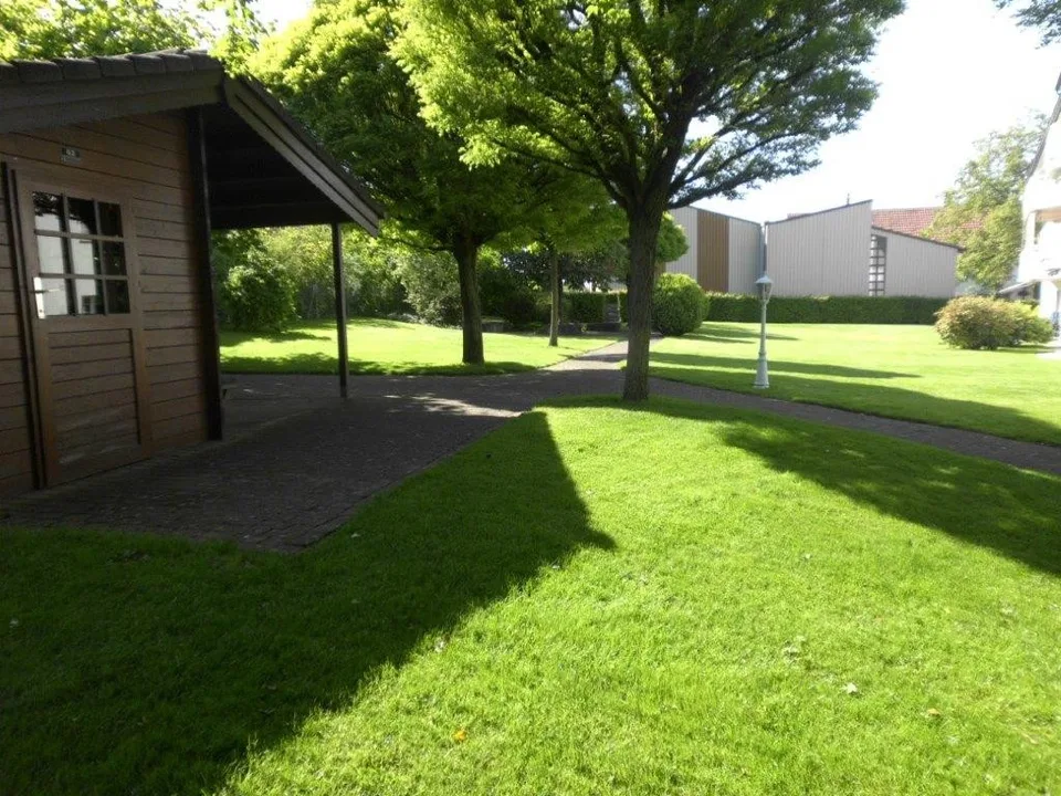 Appartement de 3½ pièces fraîchement rénové avec cheminée, balcon vitré et garage à Altnau TG