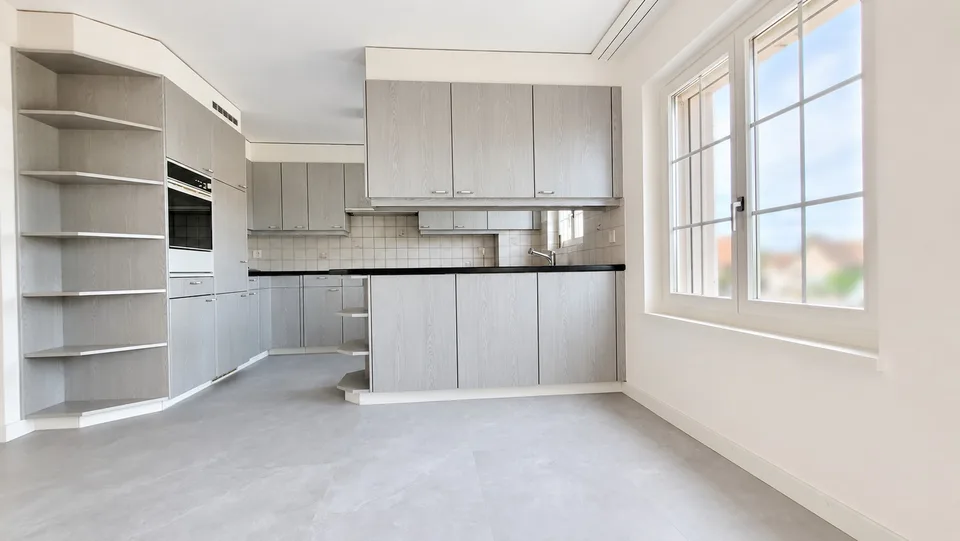 Frisch renovierte 3½-Zimmer-Wohnung mit Cheminée, verglastem Balkon und Garage in Altnau TG
