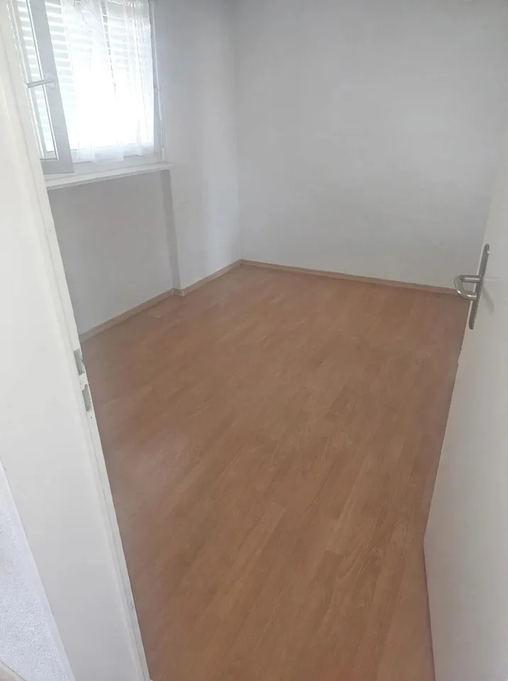 Schönne Wohnung 4 1/2 Zimmer Sucht Neuen Mieter