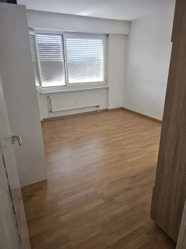 Schönne Wohnung 4 1/2 Zimmer Sucht Neuen Mieter