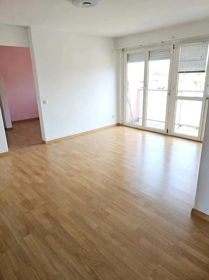 Schönne Wohnung 4 1/2 Zimmer Sucht Neuen Mieter
