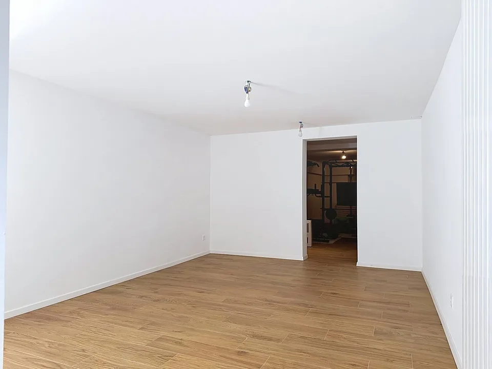 Spazio commerciale di 60m² nel cuore di un quartiere storico di Friburgo! – foto 2 di 5
