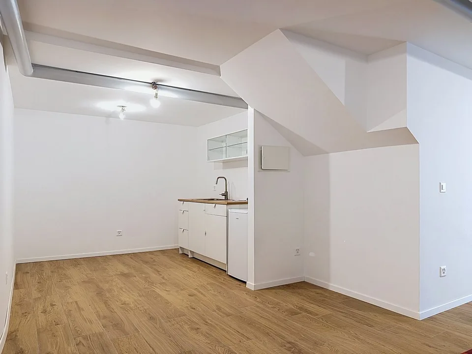 Spazio commerciale di 60m² nel cuore di un quartiere storico di Friburgo! – foto 4 di 5