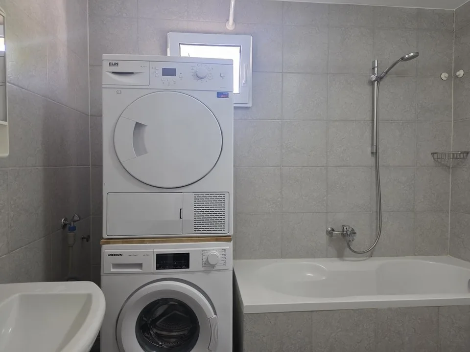 Appartement 5.5 pièces à CHF 1'850.--mois c.c et parking compris
