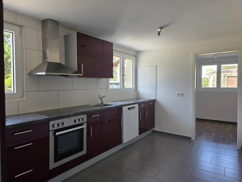 Appartement 5.5 pièces à CHF 1'850.--mois c.c et parking compris