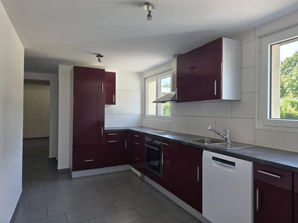 Appartement 5.5 pièces à CHF 1'850.--mois c.c et parking compris