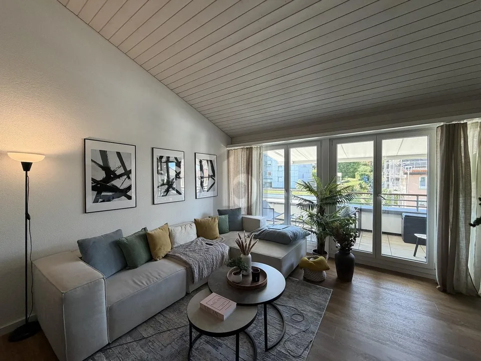 MODERNE MEUBLÉE DANS UN ENDROIT CALME