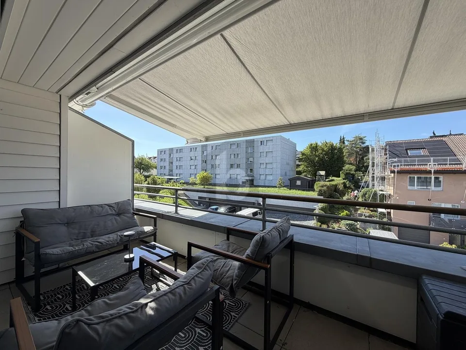 MODERNE MEUBLÉE DANS UN ENDROIT CALME