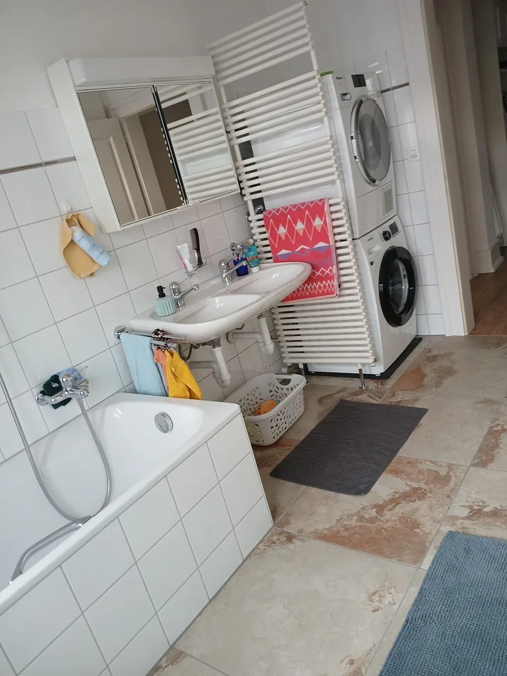 Schöne 2.5-Zimmer-Wohnung im 3. OG mit Balkon und Parkplatz