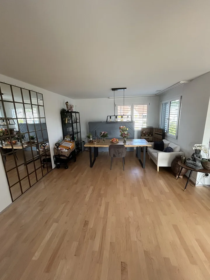 Nachmieterin für WG-Zimmer in Wallisellen gesucht (nur für Frauen) 🏡