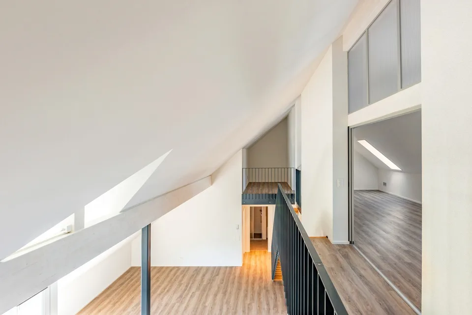 AUSSERGEWÖHNLICHE MAISONETTEWOHNUNG – GENUG PLATZ FÜR KREATIVE WOHNIDEEN.