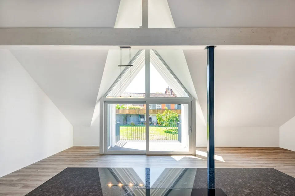AUSSERGEWÖHNLICHE MAISONETTEWOHNUNG – GENUG PLATZ FÜR KREATIVE WOHNIDEEN.