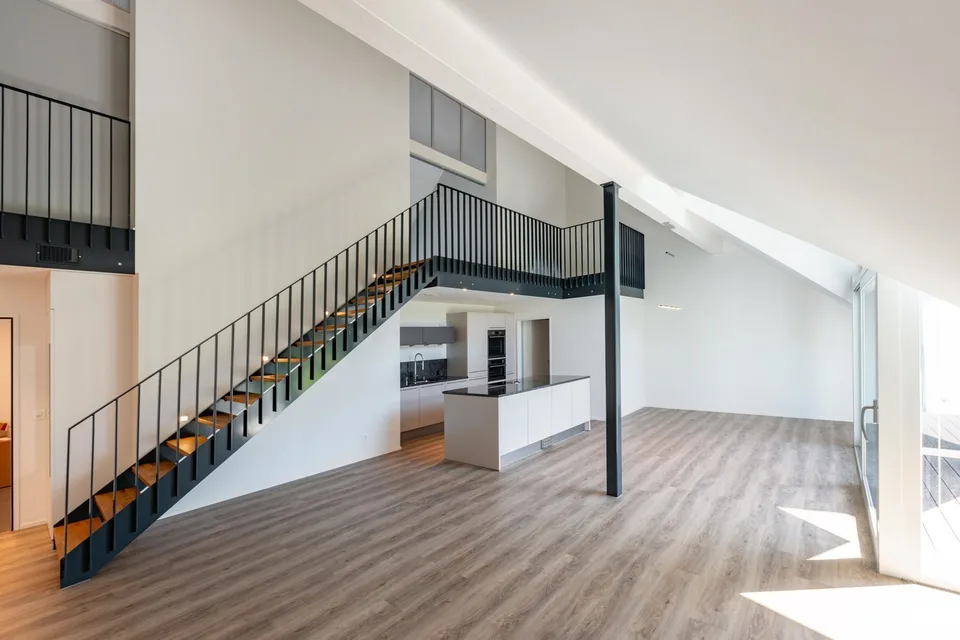 AUSSERGEWÖHNLICHE MAISONETTEWOHNUNG – GENUG PLATZ FÜR KREATIVE WOHNIDEEN.