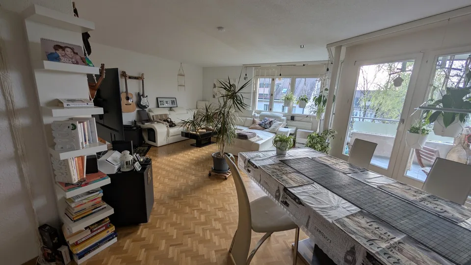 Helles 15.6 m² WG-Zimmer in grosszügiger 125 m² Wohnung in Ittigen 🏡🐈